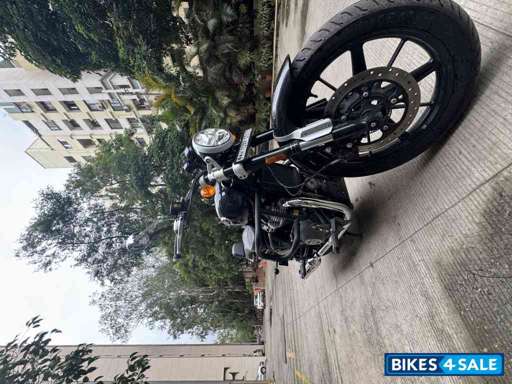 Black Royal Enfield Super Meteor 650