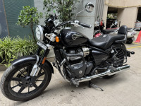 Black Royal Enfield Super Meteor 650