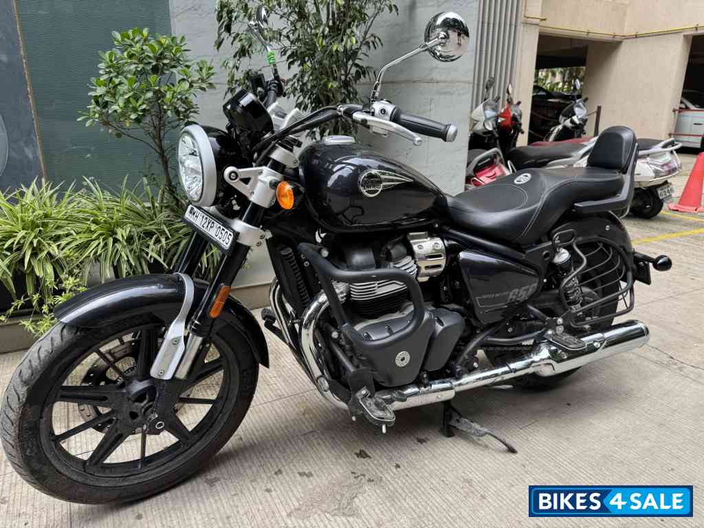 Black Royal Enfield Super Meteor 650