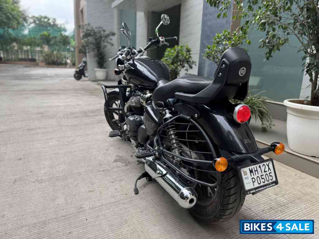 Black Royal Enfield Super Meteor 650