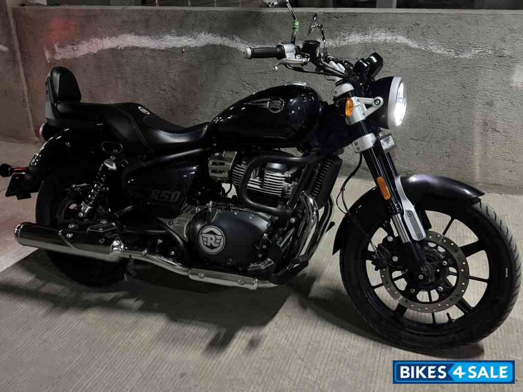 Black Royal Enfield Super Meteor 650