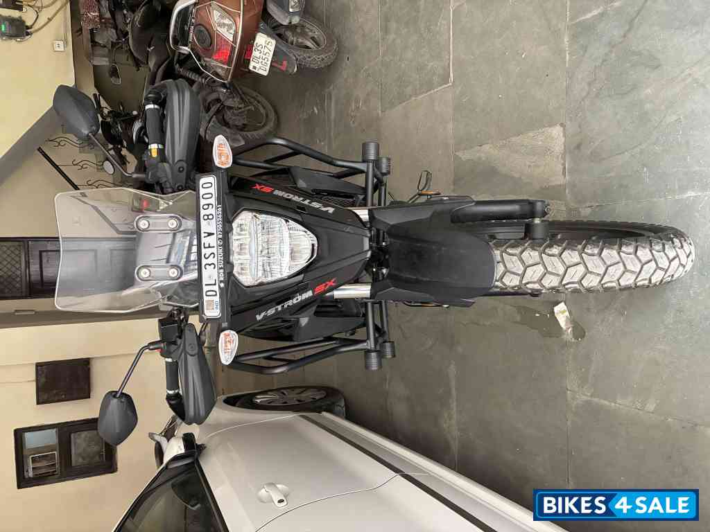 Black Suzuki V-Strom 250 Black Suzuki V-Strom 250