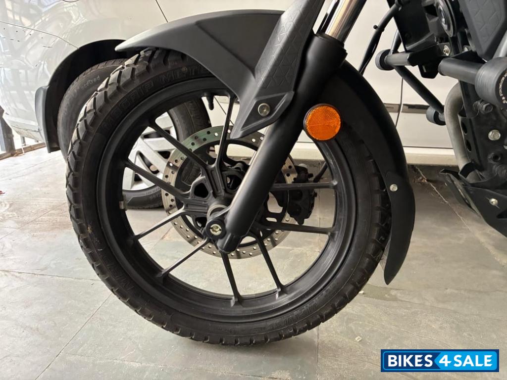 Black Suzuki V-Strom 250 Black Suzuki V-Strom 250