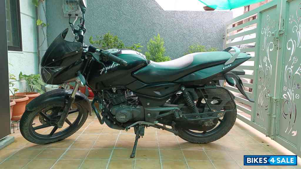 Black Bajaj Pulsar 150