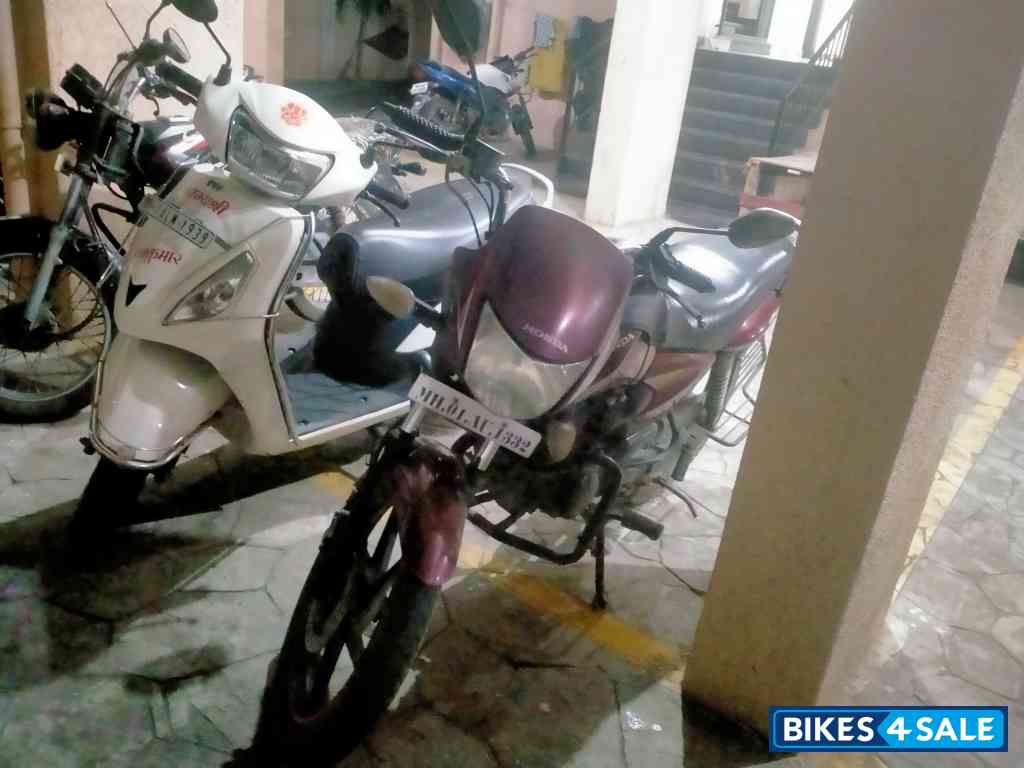 Maroon Honda Shine 125 Disc
