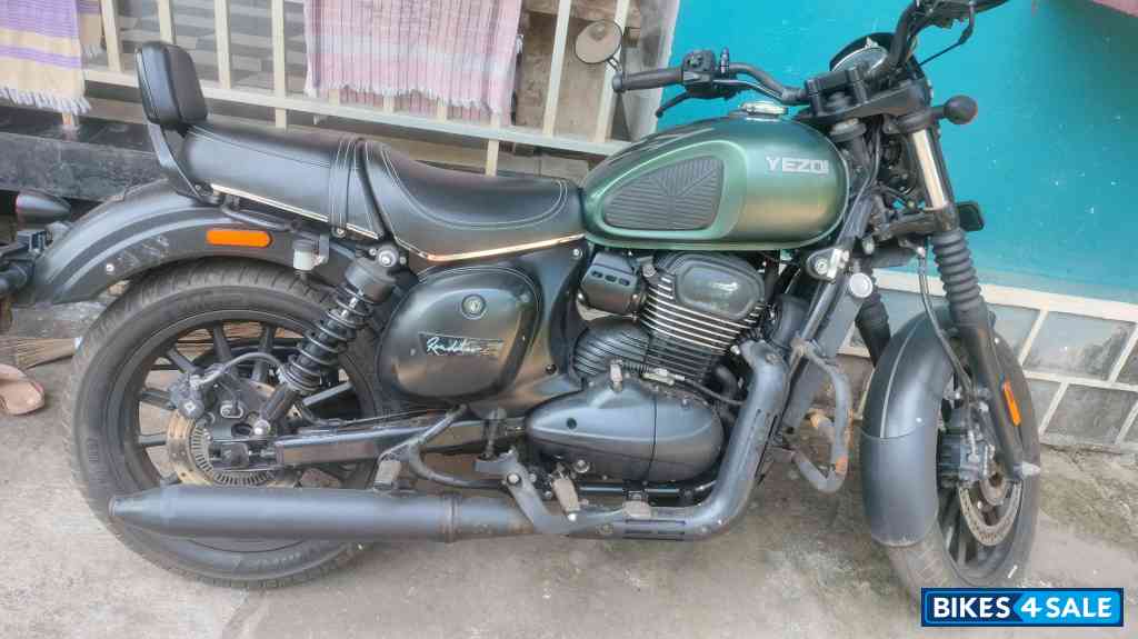 Hunter Green Yezdi Roadster Dark