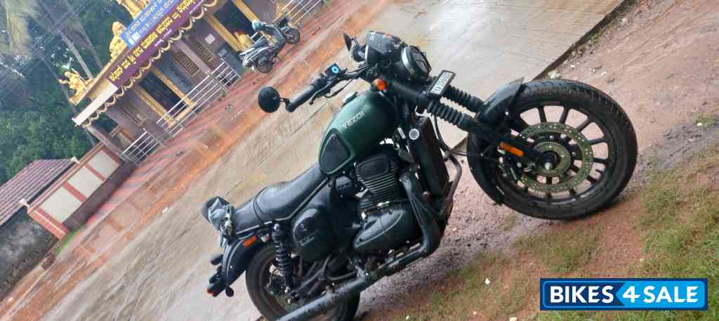 Hunter Green Yezdi Roadster Dark Hunter Green Yezdi Roadster Dark