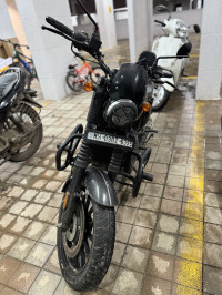 Yezdi Roadster Dark 2022 Model