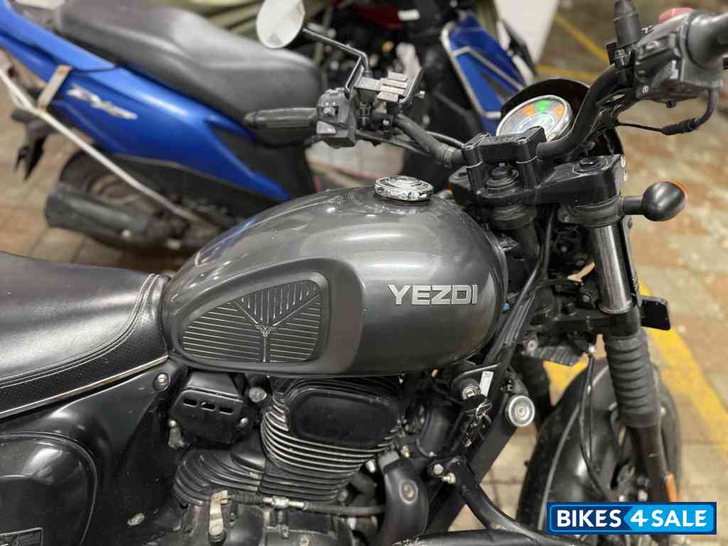 Yezdi Roadster Dark