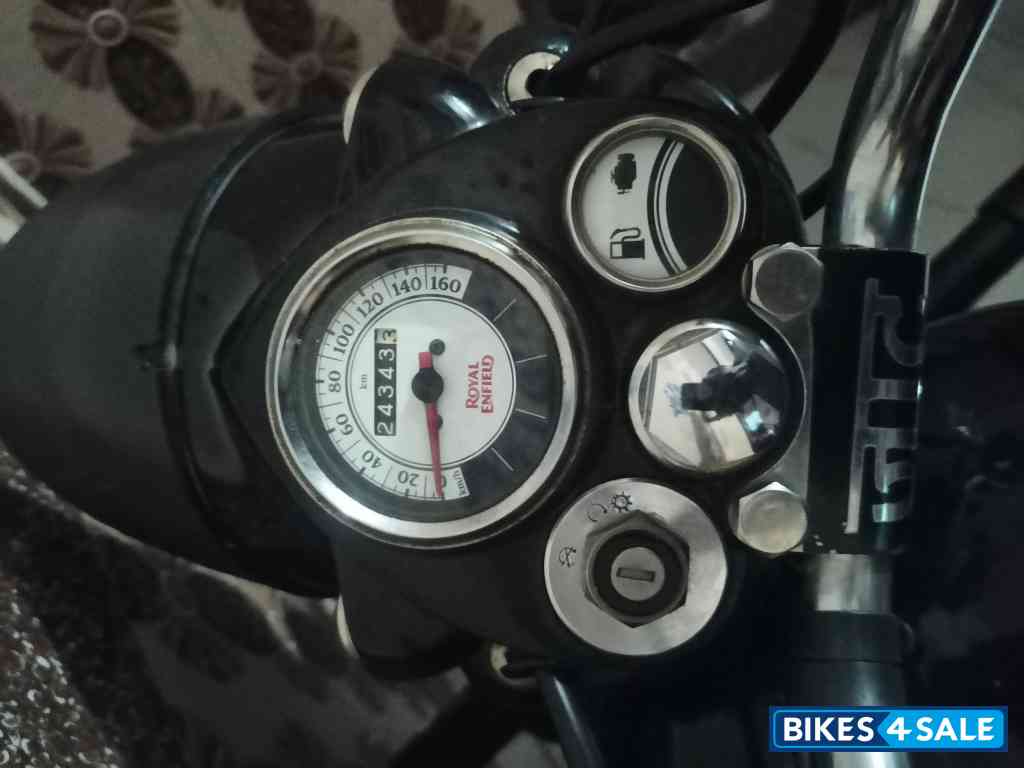 Pure Black Royal Enfield Classic 350 Pure Black Royal Enfield Classic 350