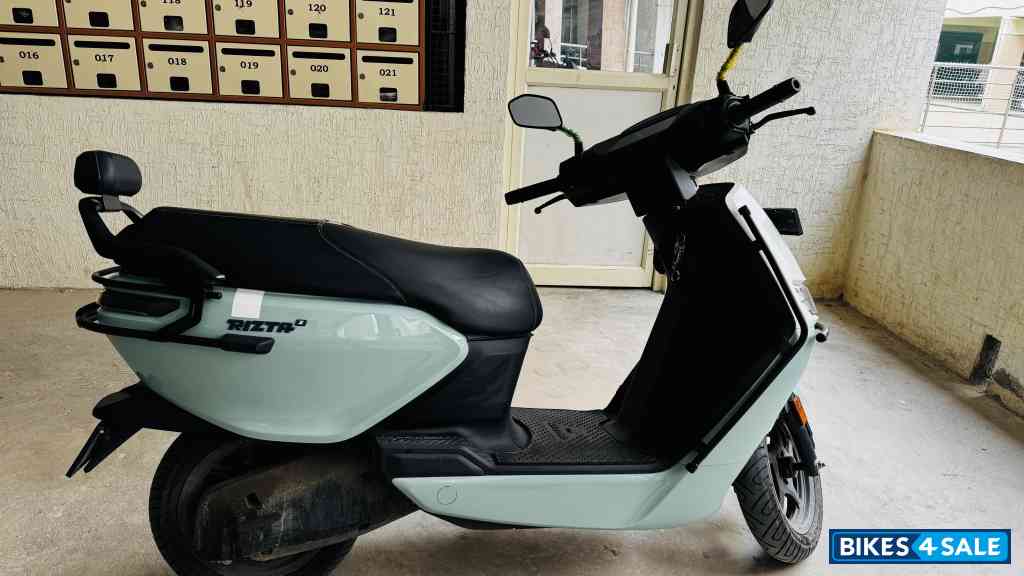 Sold - White And Green - Duel  Ather Rizta Z