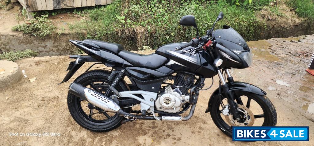 Black Bajaj Pulsar 180 DTSi