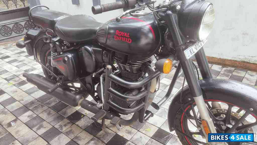 Black Royal Enfield Classic Stealth Black