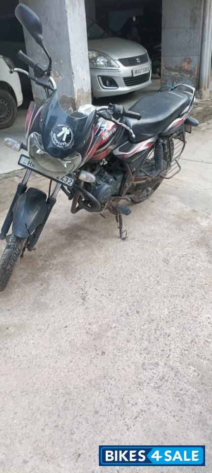 Black Bajaj Discover 100 DTS-Si
