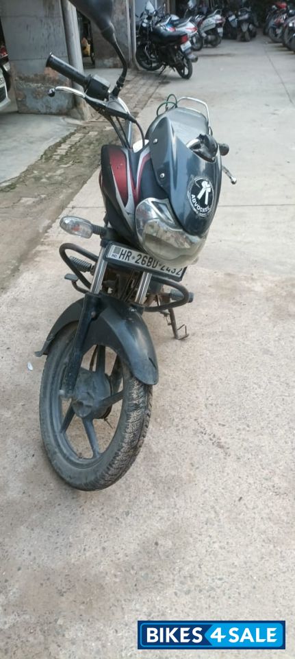 Black Bajaj Discover 100 DTS-Si