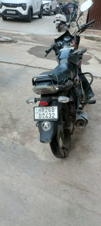 Black Bajaj Discover 100 DTS-Si