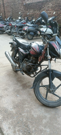 Black Bajaj Discover 100 DTS-Si