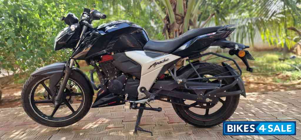 TVS Apache RTR 160 4V BS6
