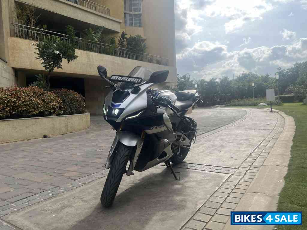 Silver Yamaha R15M