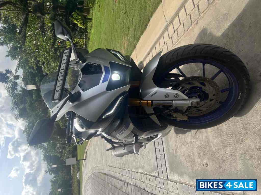 Silver Yamaha R15M