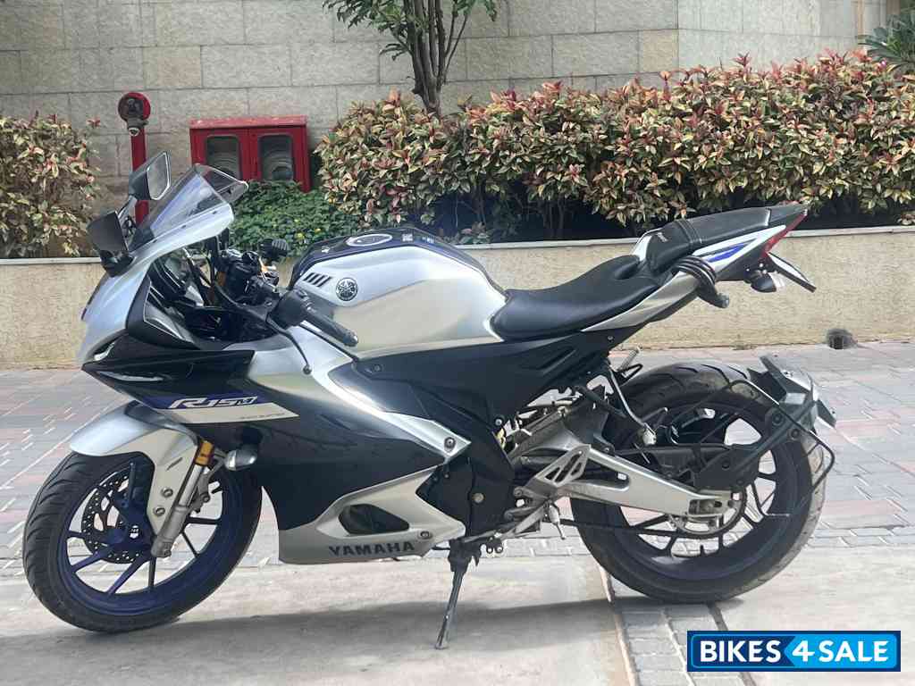 Silver Yamaha R15M