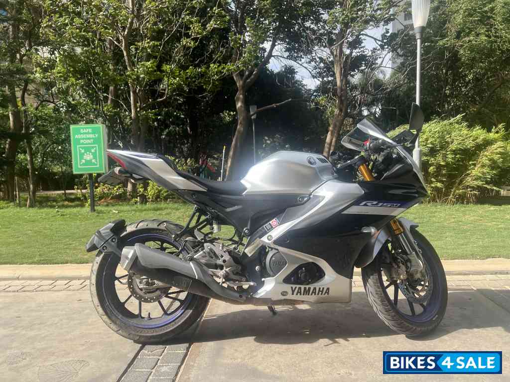 Silver Yamaha R15M