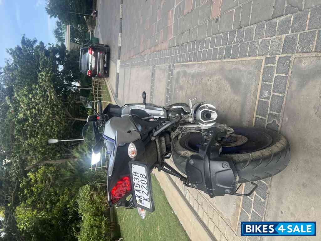 Silver Yamaha R15M