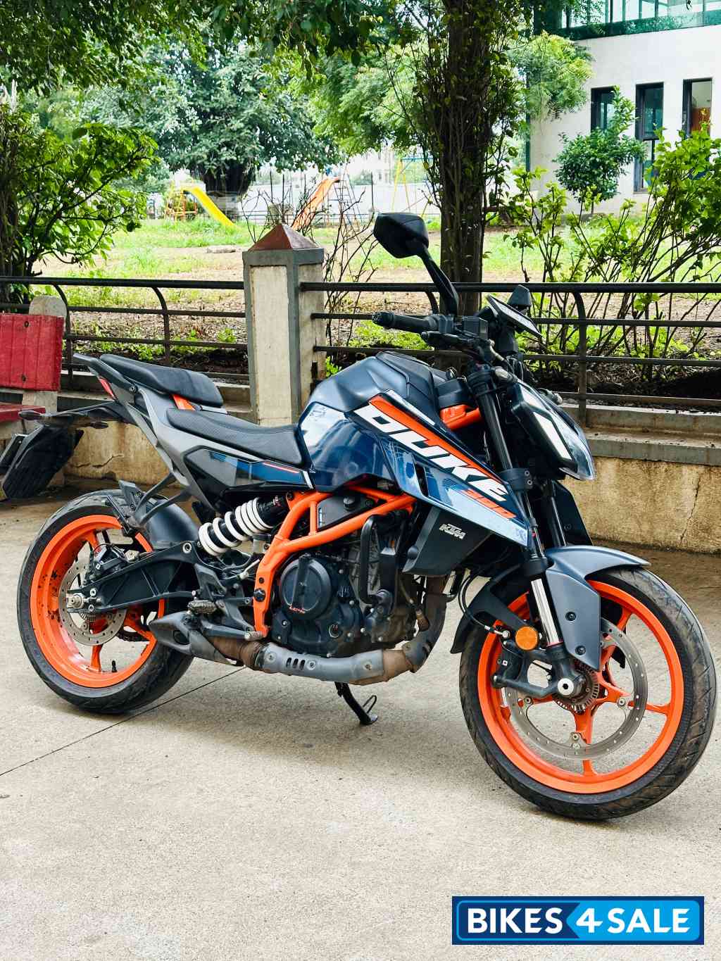 Blue Liquid Metal KTM Duke 390 2024