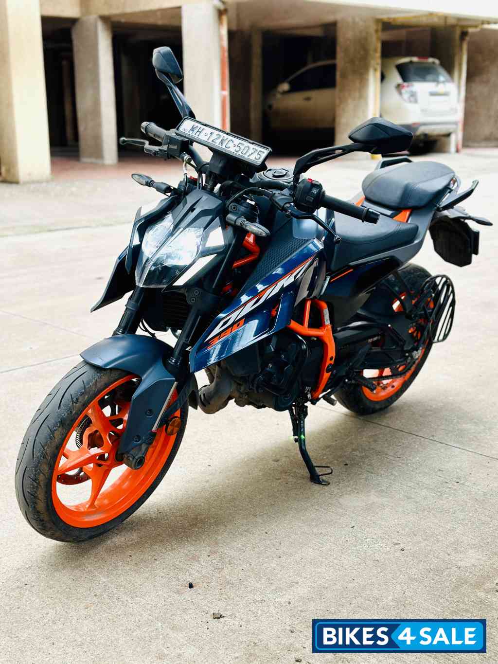 Blue Liquid Metal KTM Duke 390 2024 Blue Liquid Metal KTM Duke 390 2024