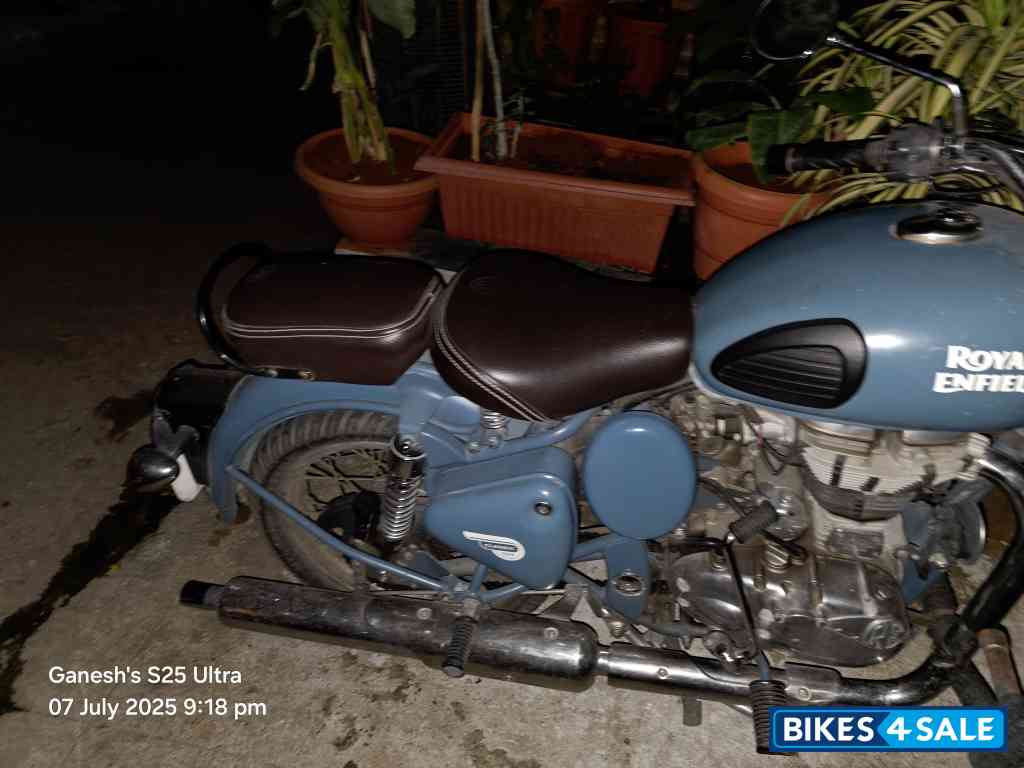 Royal Enfield Classic Squadron Blue