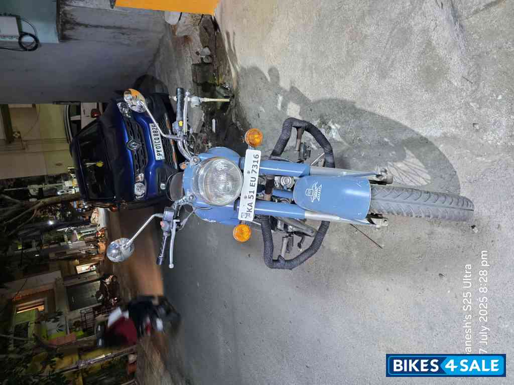 Royal Enfield Classic Squadron Blue