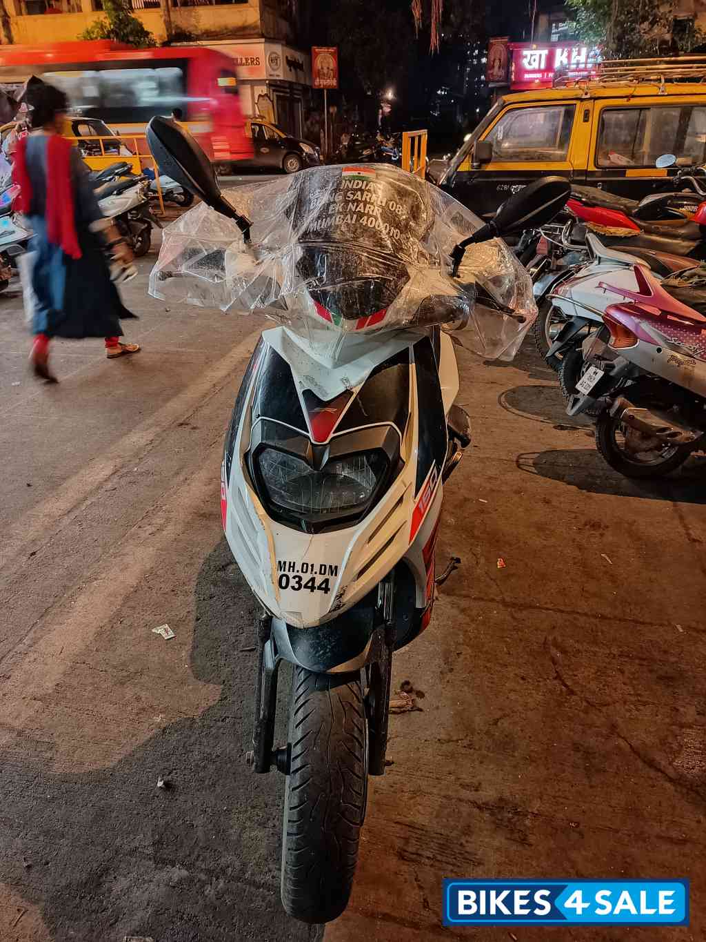 White Aprilia SR 150