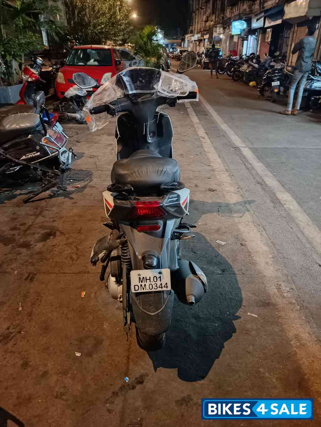 White Aprilia SR 150