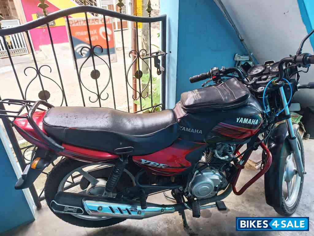 Black And Red Yamaha YBR 110