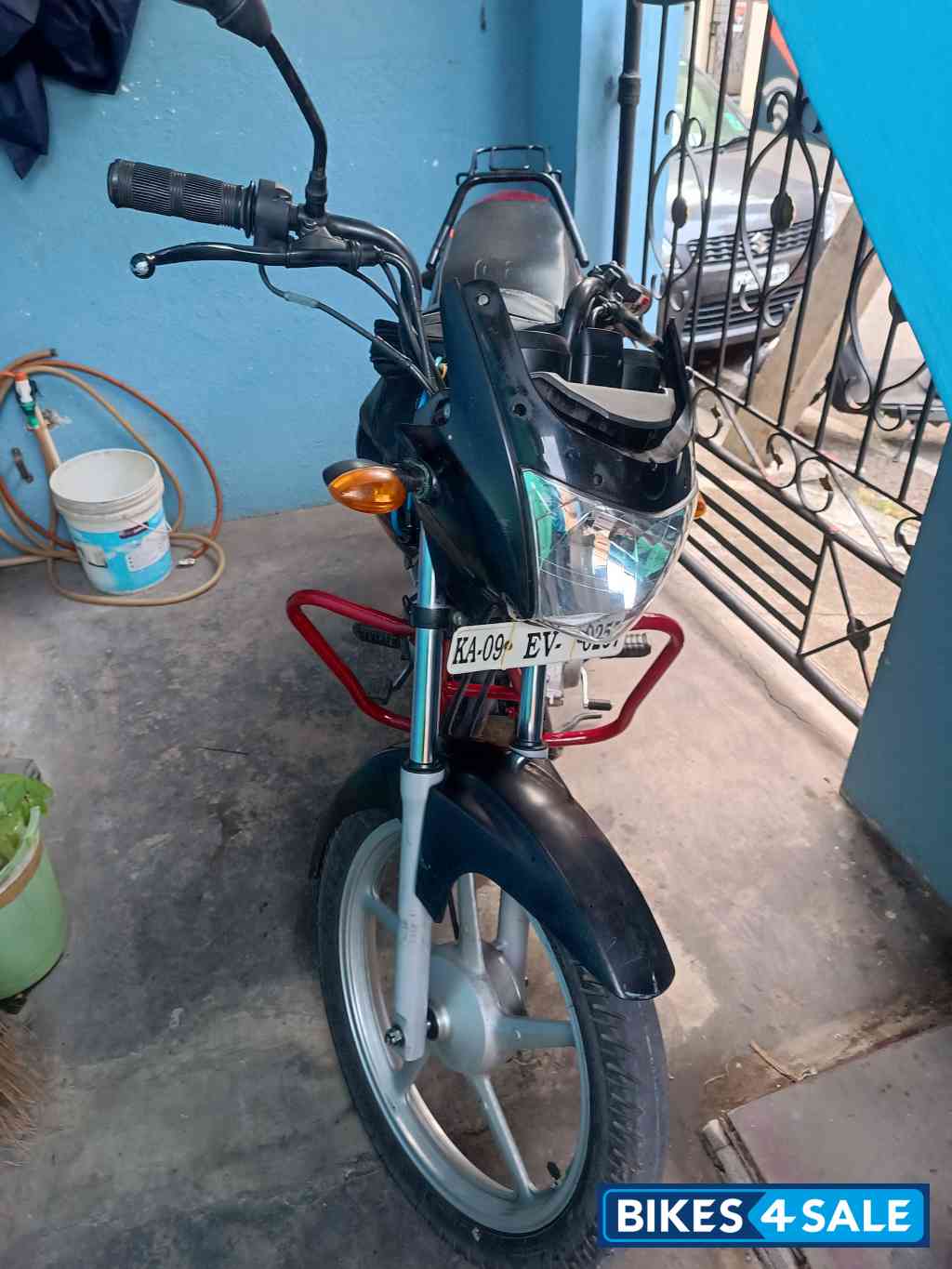 Black And Red Yamaha YBR 110