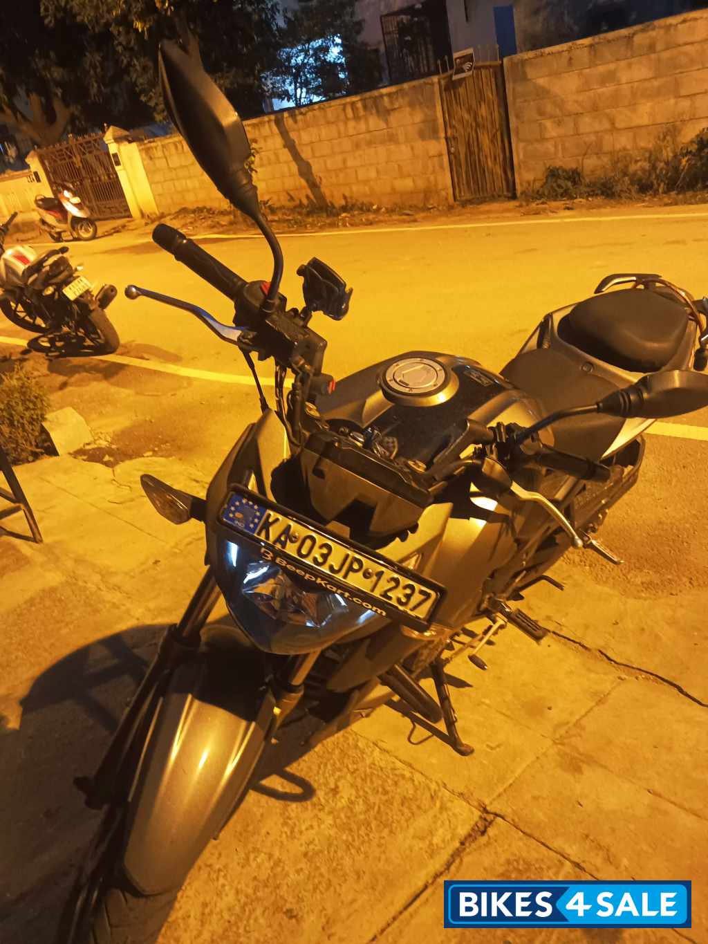 Tit Grey TVS Apache RTR 200 4V