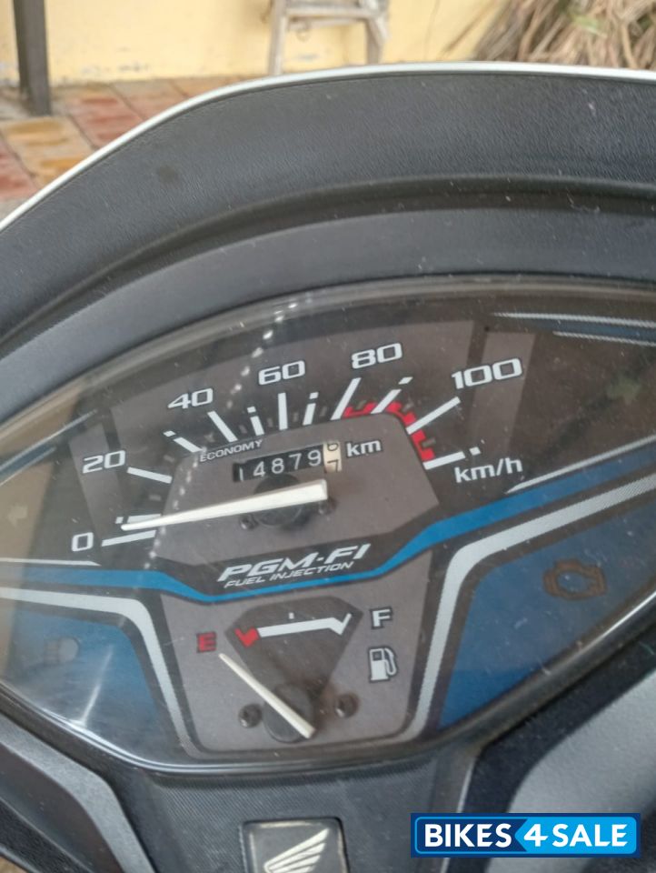 White Honda Activa 6G Dlx