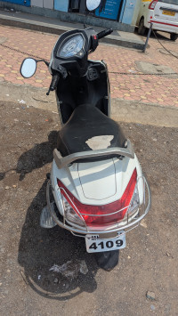 White Honda Activa 6G Dlx