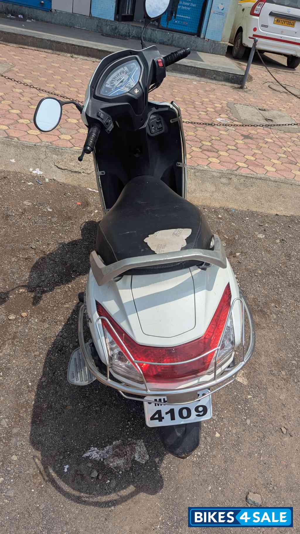 White Honda Activa 6G Dlx