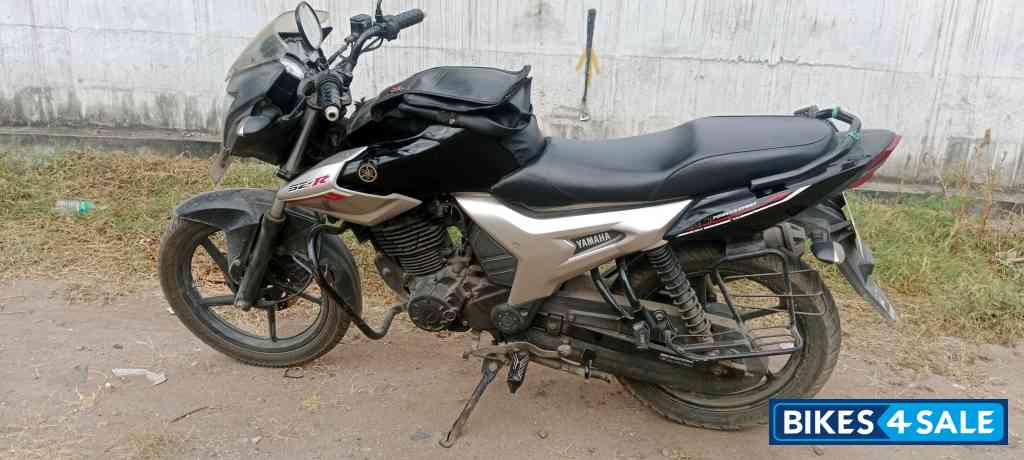 Black Yamaha SZ-R Black Yamaha SZ-R