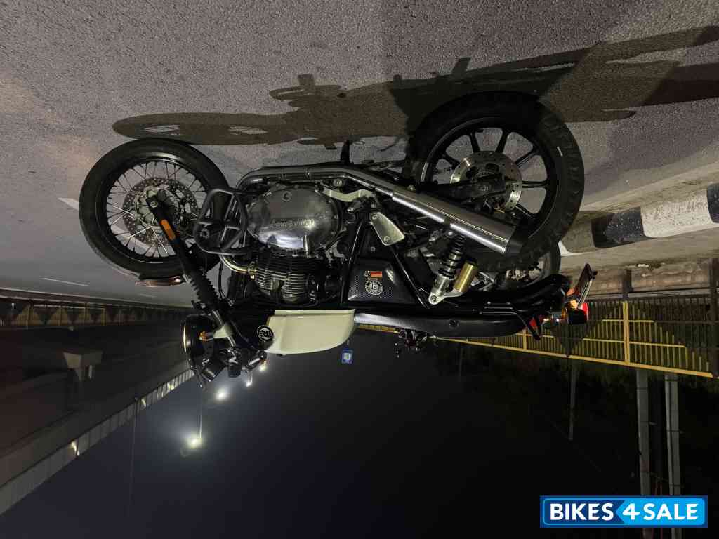 White Royal Enfield Continental GT 650 Twin