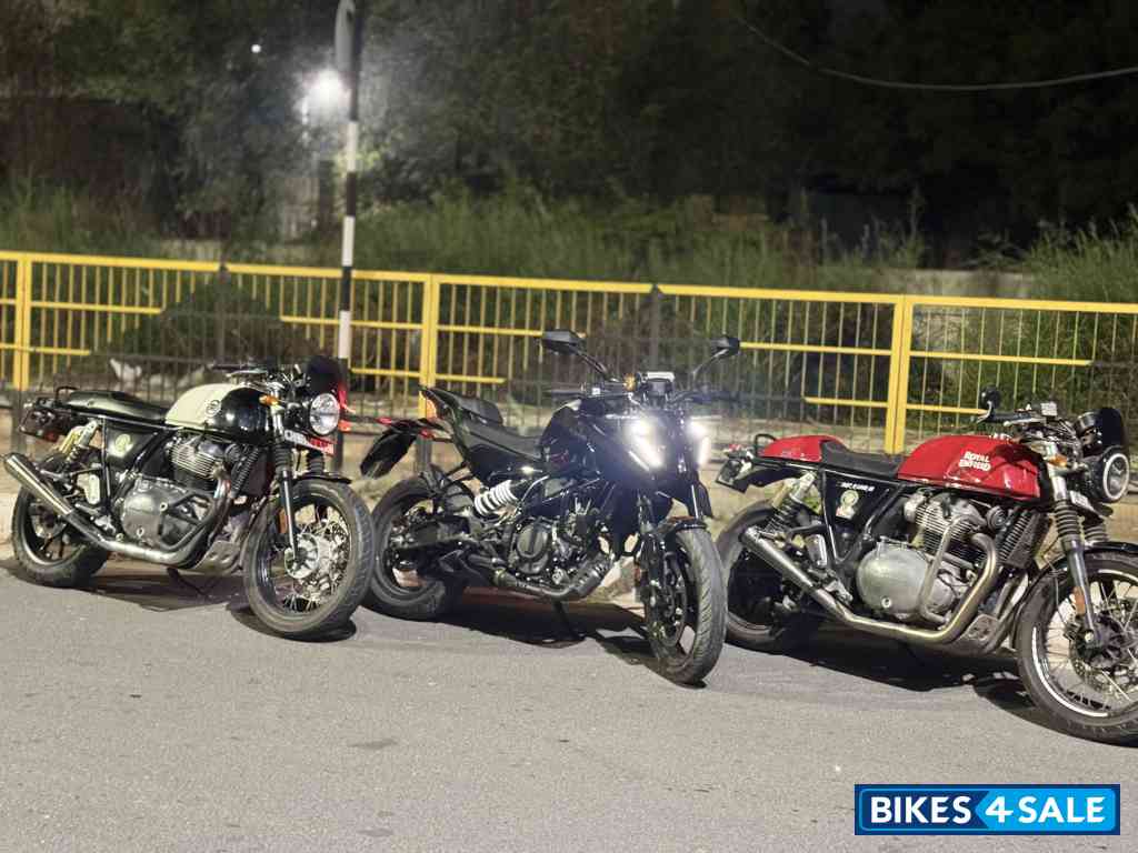 White Royal Enfield Continental GT 650 Twin