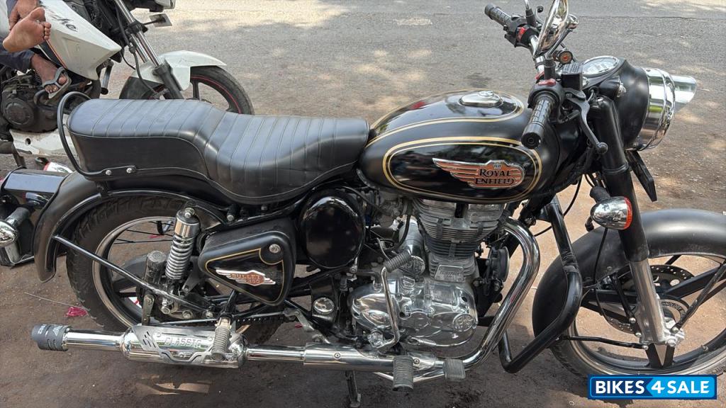 Black Royal Enfield Classic 350
