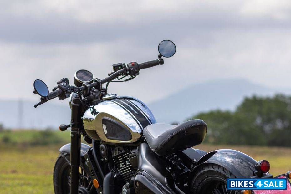 Jawa 42 Bobber Black Mirror