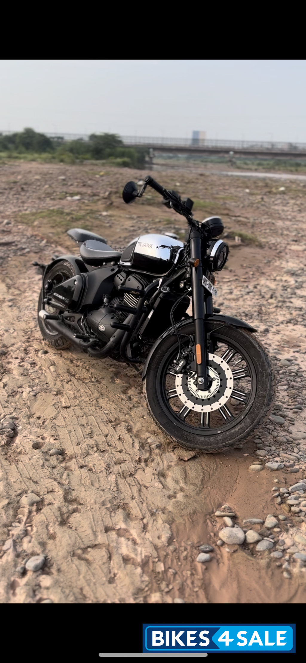 Jawa 42 Bobber Black Mirror