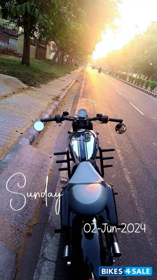 Jawa 42 Bobber Black Mirror