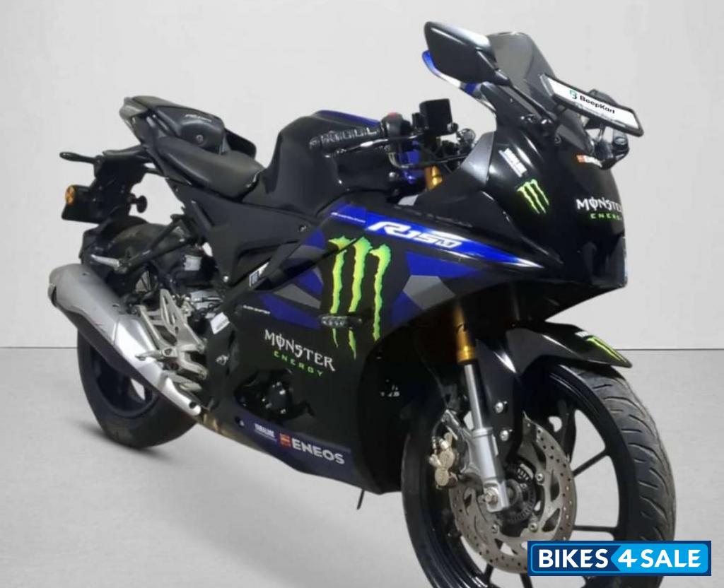 Yamaha R15M Monster Energy MotoGP Edition