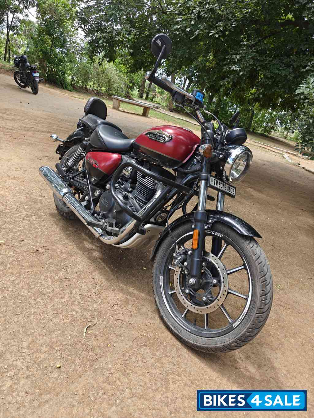 Red With Black Royal Enfield Meteor 350 Red With Black Royal Enfield Meteor 350