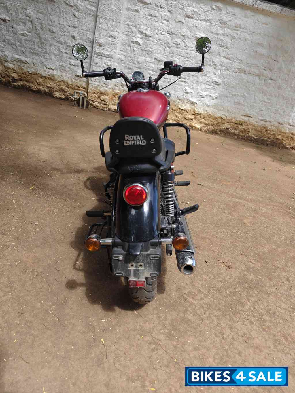 Red With Black Royal Enfield Meteor 350 Red With Black Royal Enfield Meteor 350