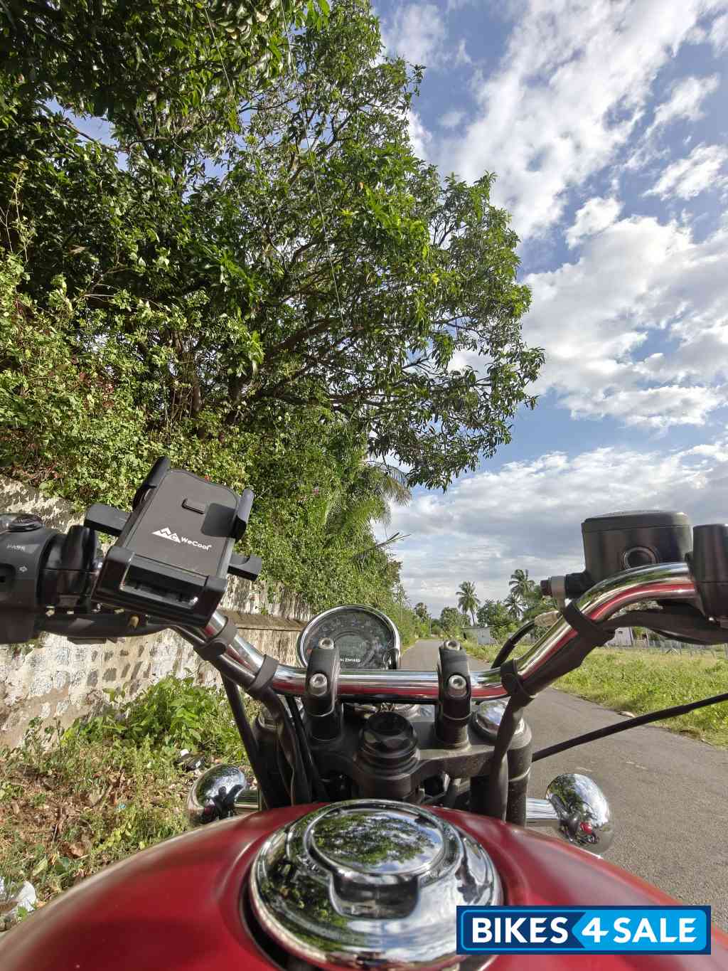 Red With Black Royal Enfield Meteor 350 Red With Black Royal Enfield Meteor 350